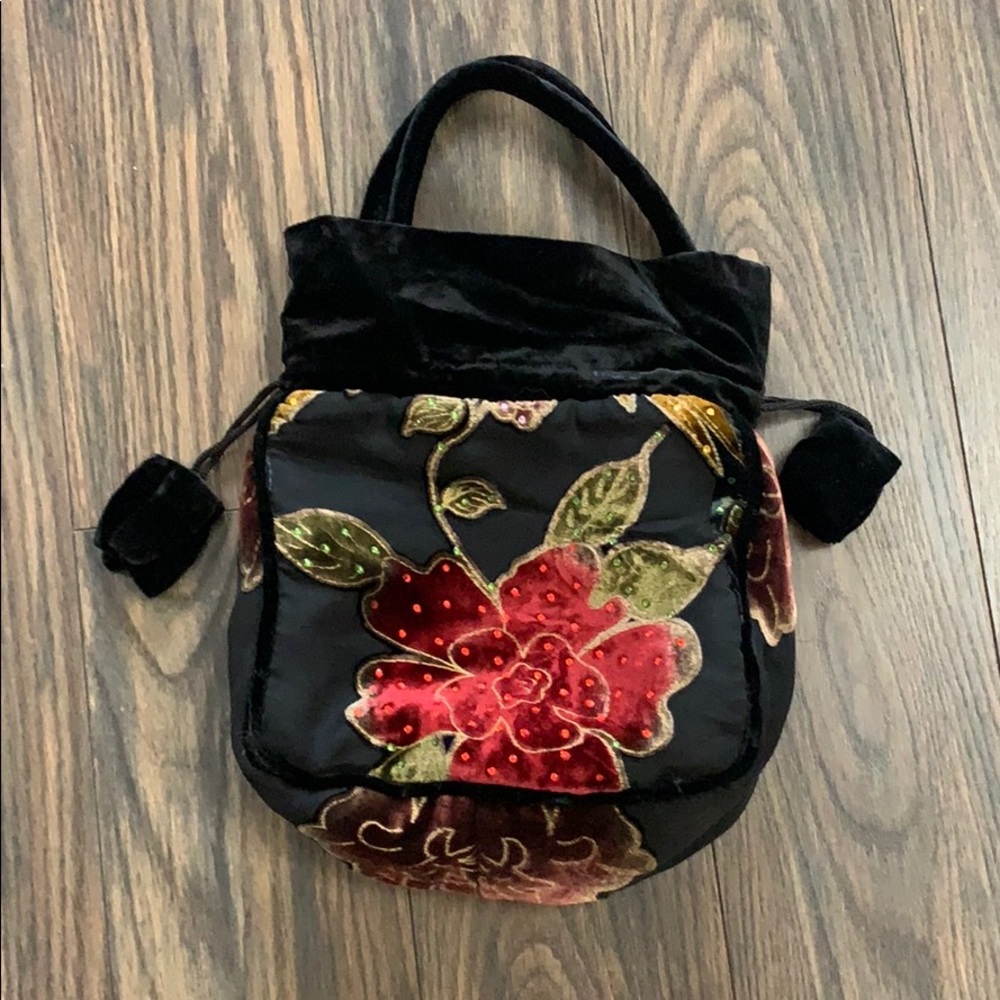 Black pull close purse